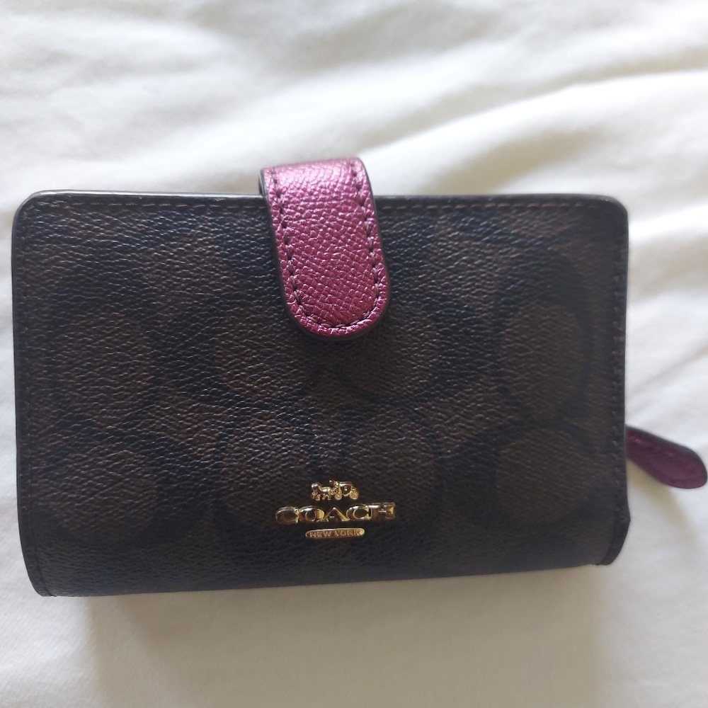 Coach Medium Corner Zip Wallet In Signature Canvas Brown / Metallic Berry